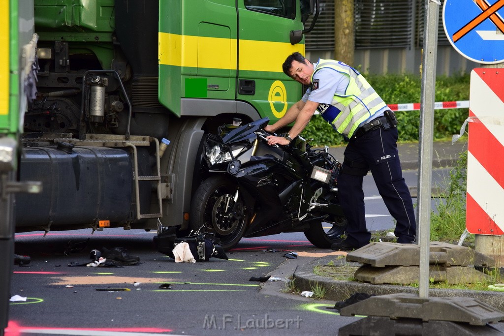 Schwerer Motorrad Unfall Feldkassel Robert Boschstr Edsel Fordstr P064.JPG - Miklos Laubert